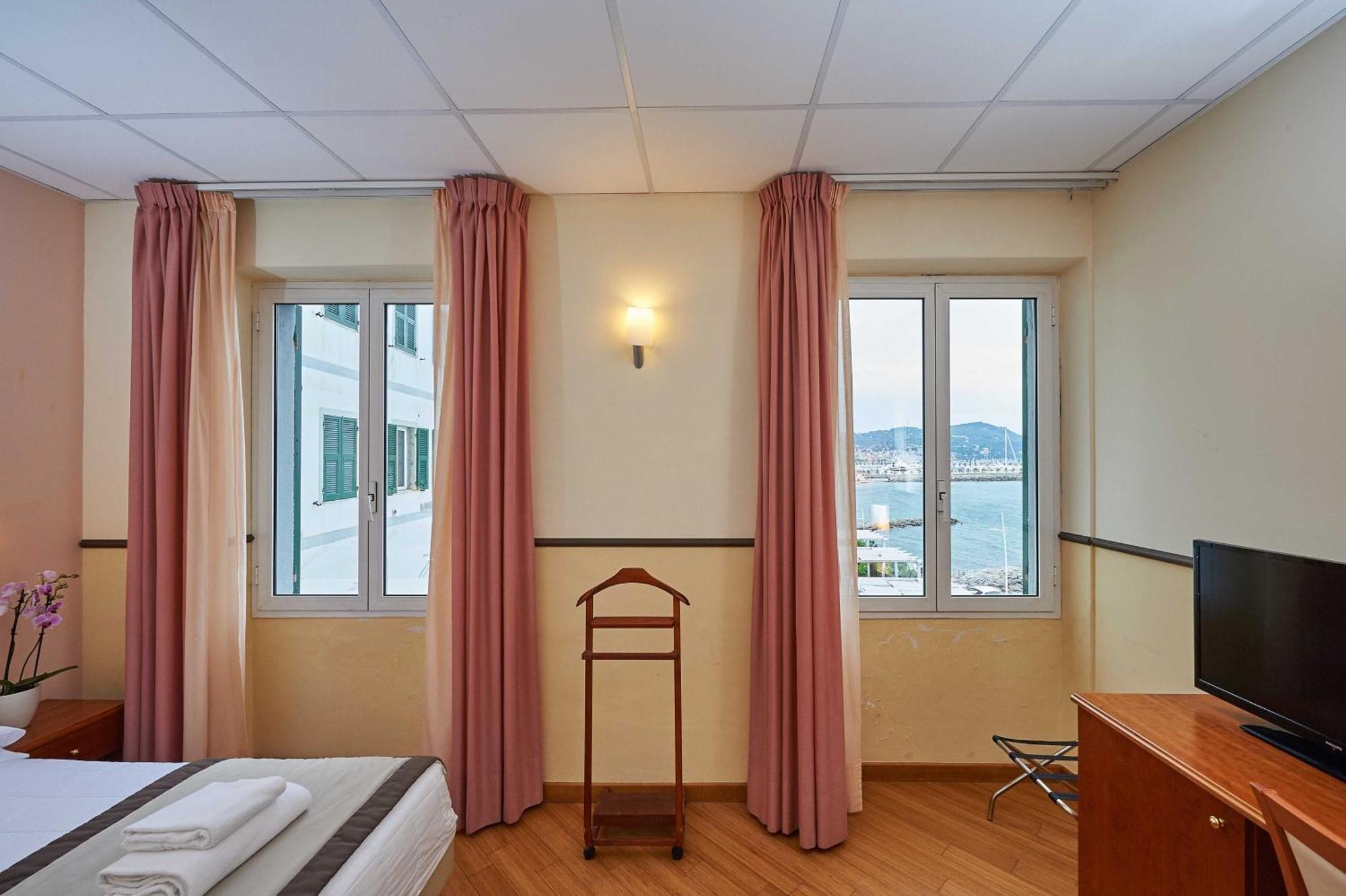 Corallo Hotel 3*
